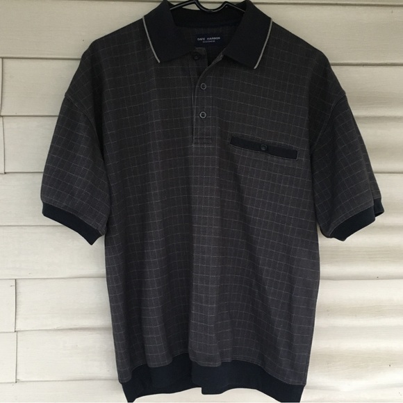 Mens short sleeve 3 button down with colar and a front button pocket. - Picture 5 of 8